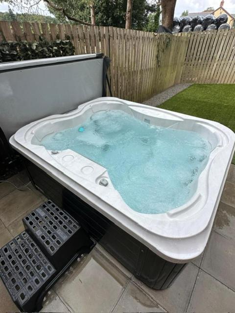 A Getaway - 3 Bedroom With Hot Tub Swansea