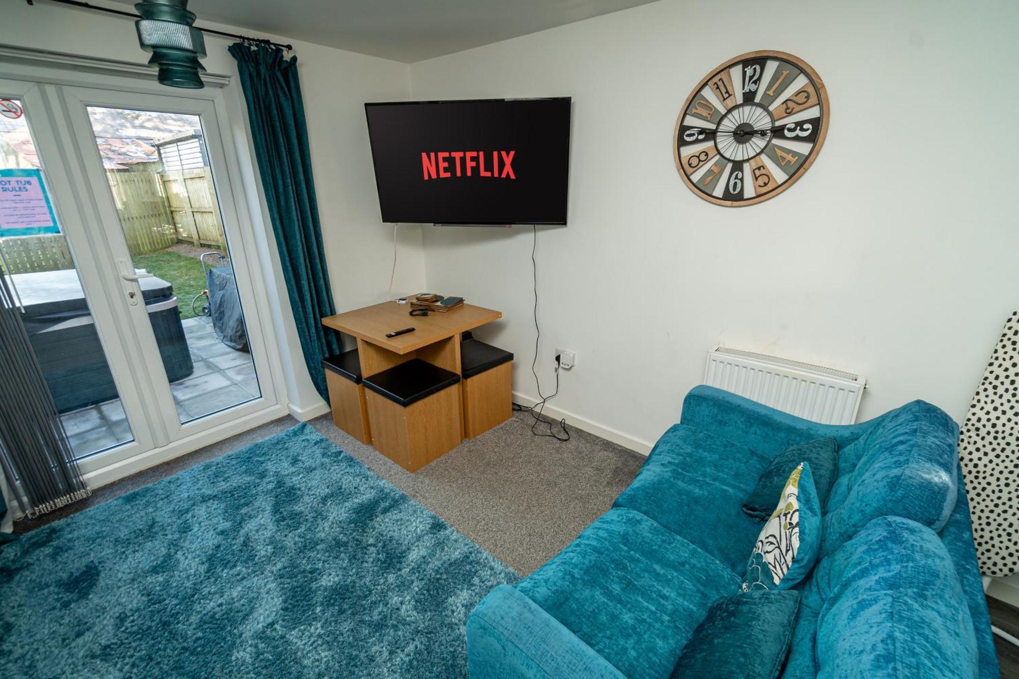 A Getaway - 3 Bedroom With Hot Tub * Swansea