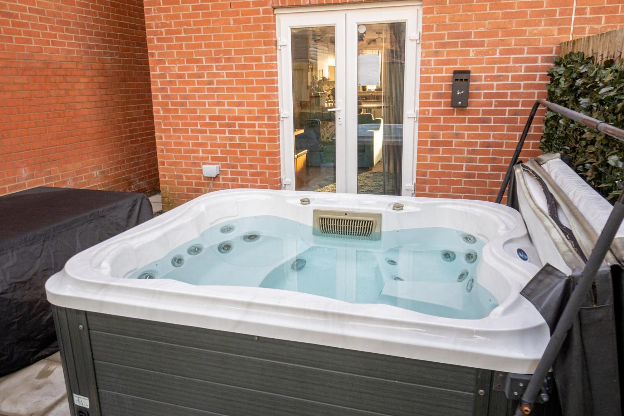 A Getaway - 3 Bedroom With Hot Tub