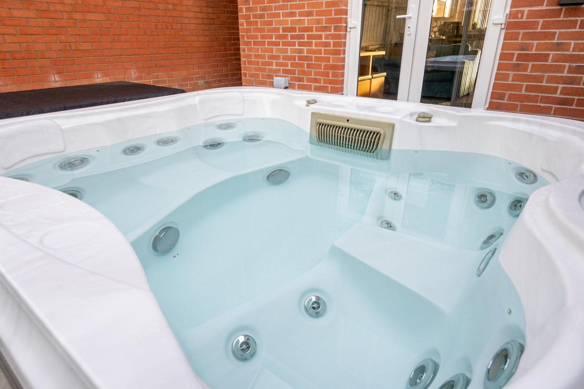 A Getaway - 3 Bedroom With Hot Tub Holiday home